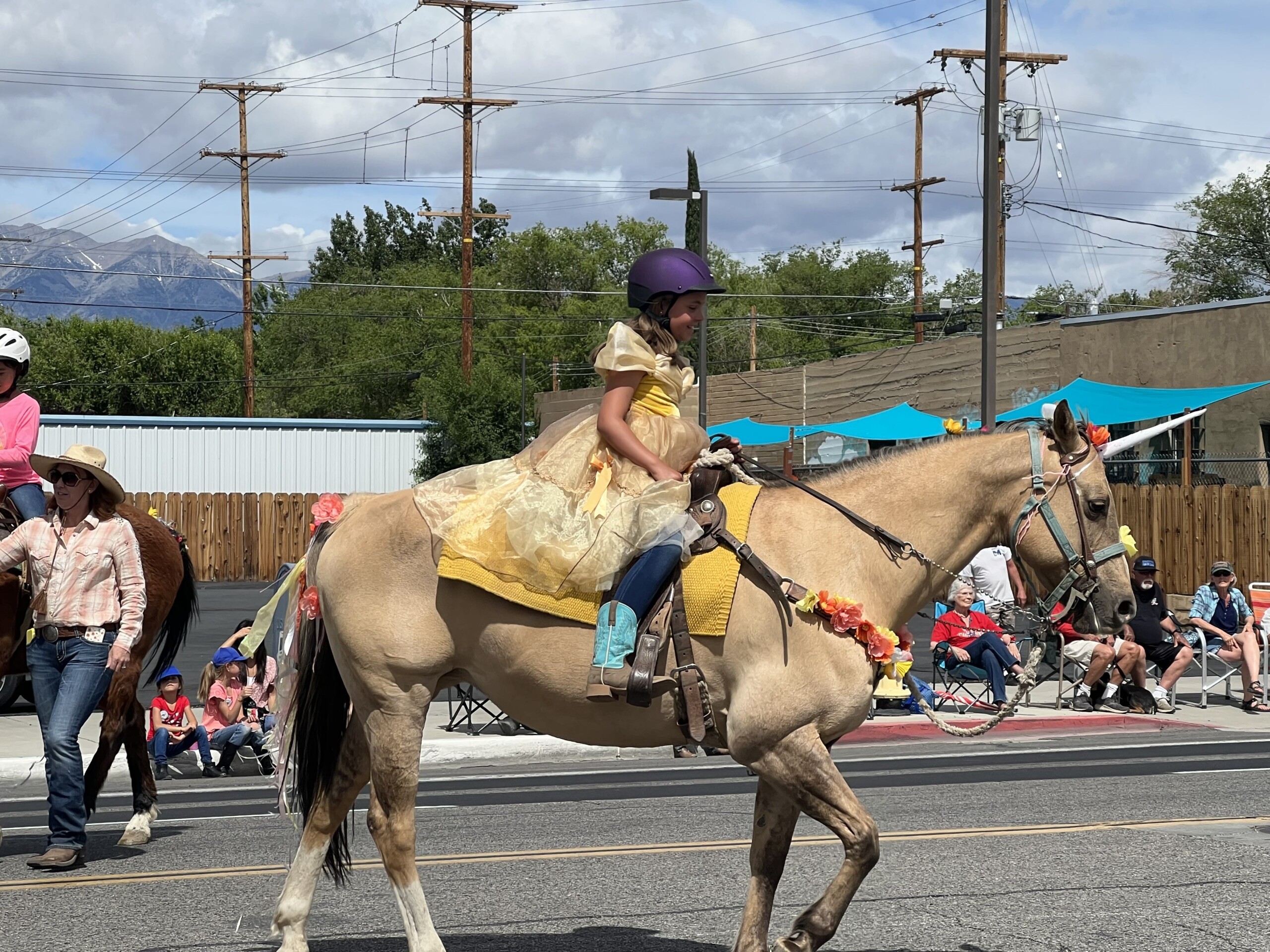 a kid enjoying being part of Mule Days