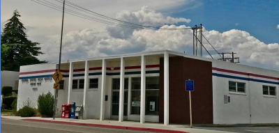 image of the outside of the Bishop, CA post office.