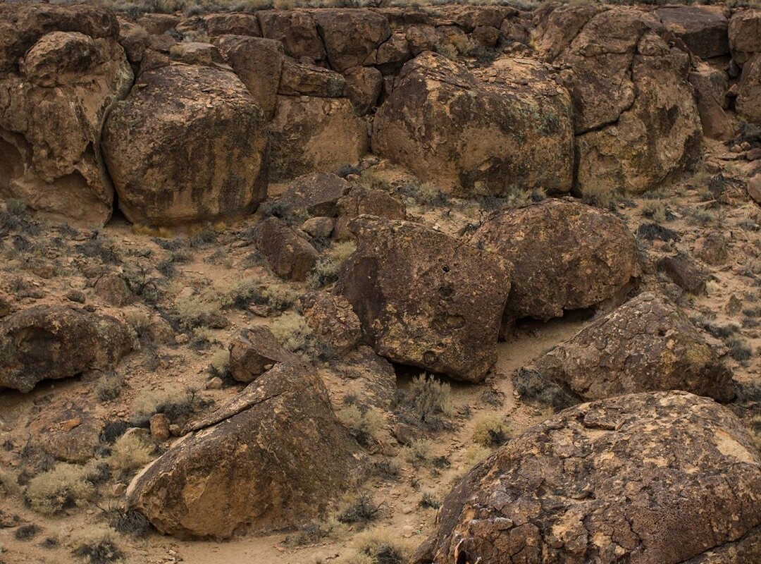 bouldering in the Happies in the Volcanic Tablelands