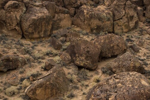 bouldering in the Happies in the Volcanic Tablelands