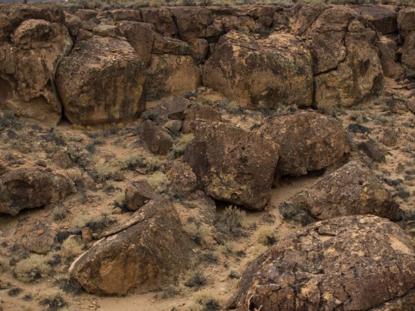 bouldering in the Happies in the Volcanic Tablelands